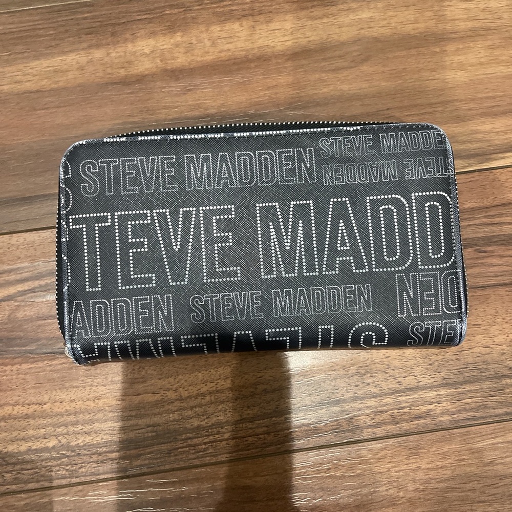 Steven madden wallet good condition